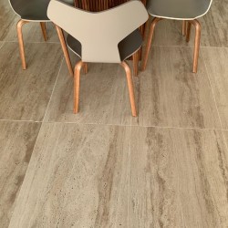 Dallage Travertin Royal Beige finition brossée