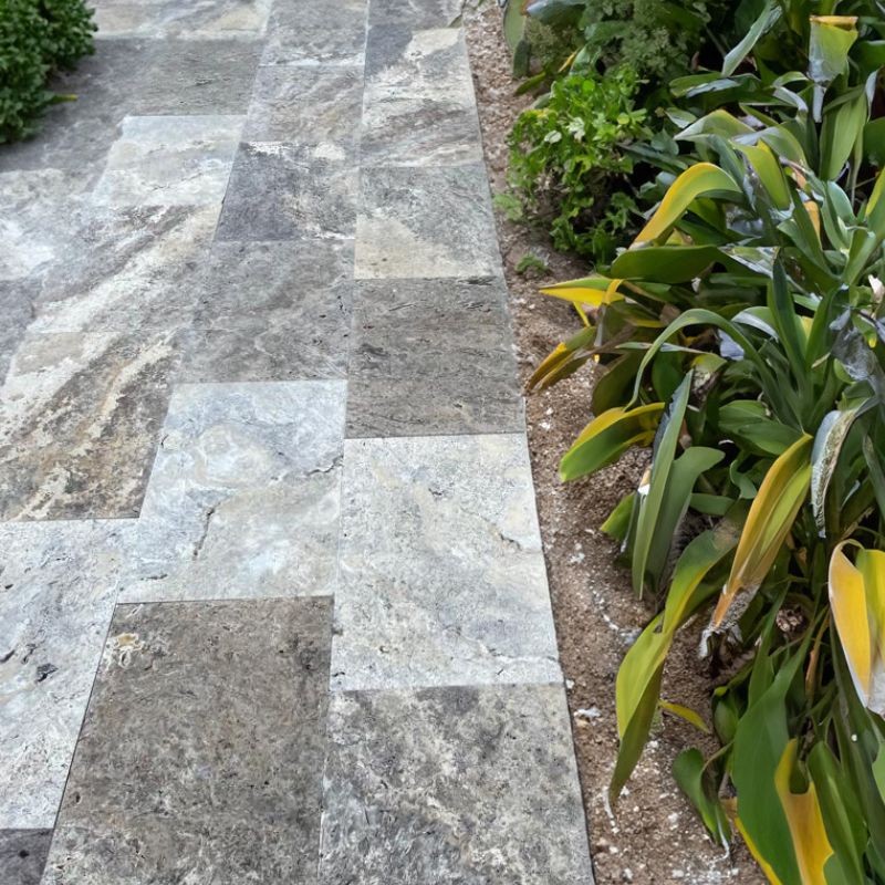 Dallage Travertin Silver finition brossée premium