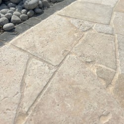 Opus Incertum Travertin Beige Mix finition vieillie tambour