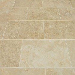 Angle Rentrant Travertin...