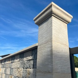 Pilier Montpellier Beige en pierre massive