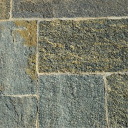 Dallage Gneiss Des Alpes finition Martelinée