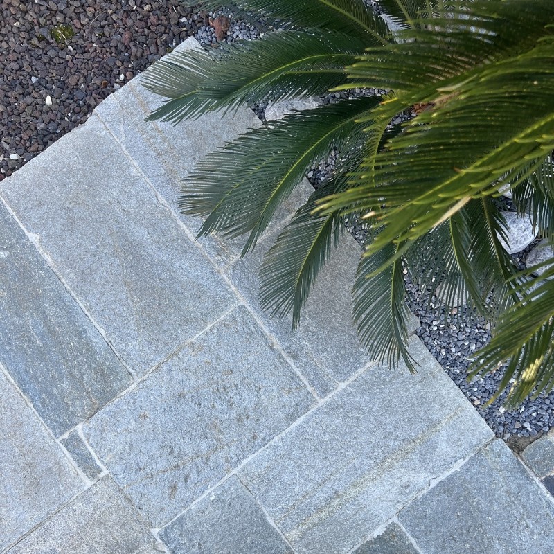 Dallage Gneiss Des Alpes finition Martelinée