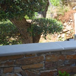 Margelle Blue Delhi finition naturelle vieillie