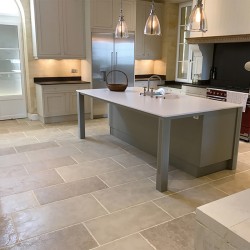 Dallage Montpellier Beige Mix finition antiquaire